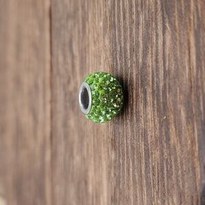 Garden‎ green crystal charm